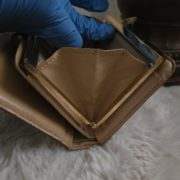 Authentic Louis Vuitton Multi Color Murakami Kiss Clasp Wallet - Picture 14 of 16